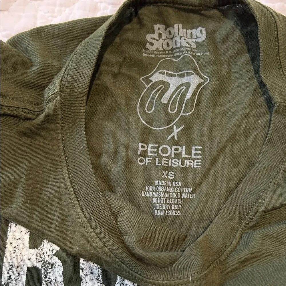 The Rolling Stones women’s cropped Graphic Tee - Picture 2 of 3